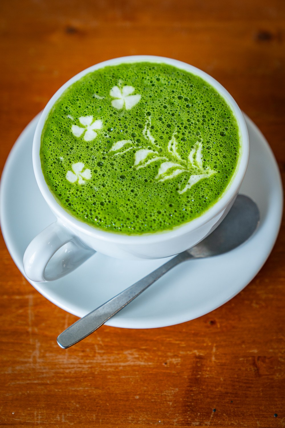 Matcha cup with leaf motifs